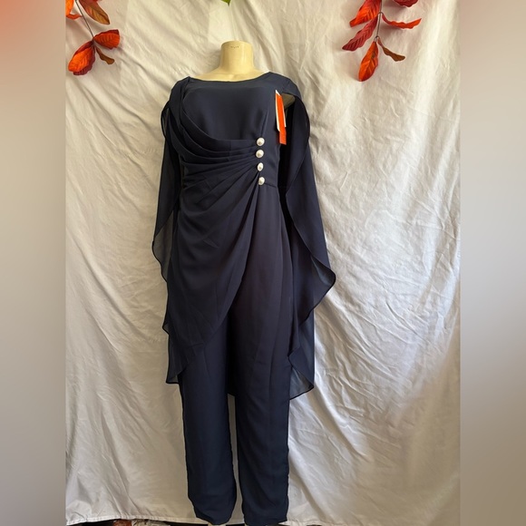 NWT BEAUTIFUL 😍 💙Elegant Navy Jumpsuit💙 - Picture 8 of 15